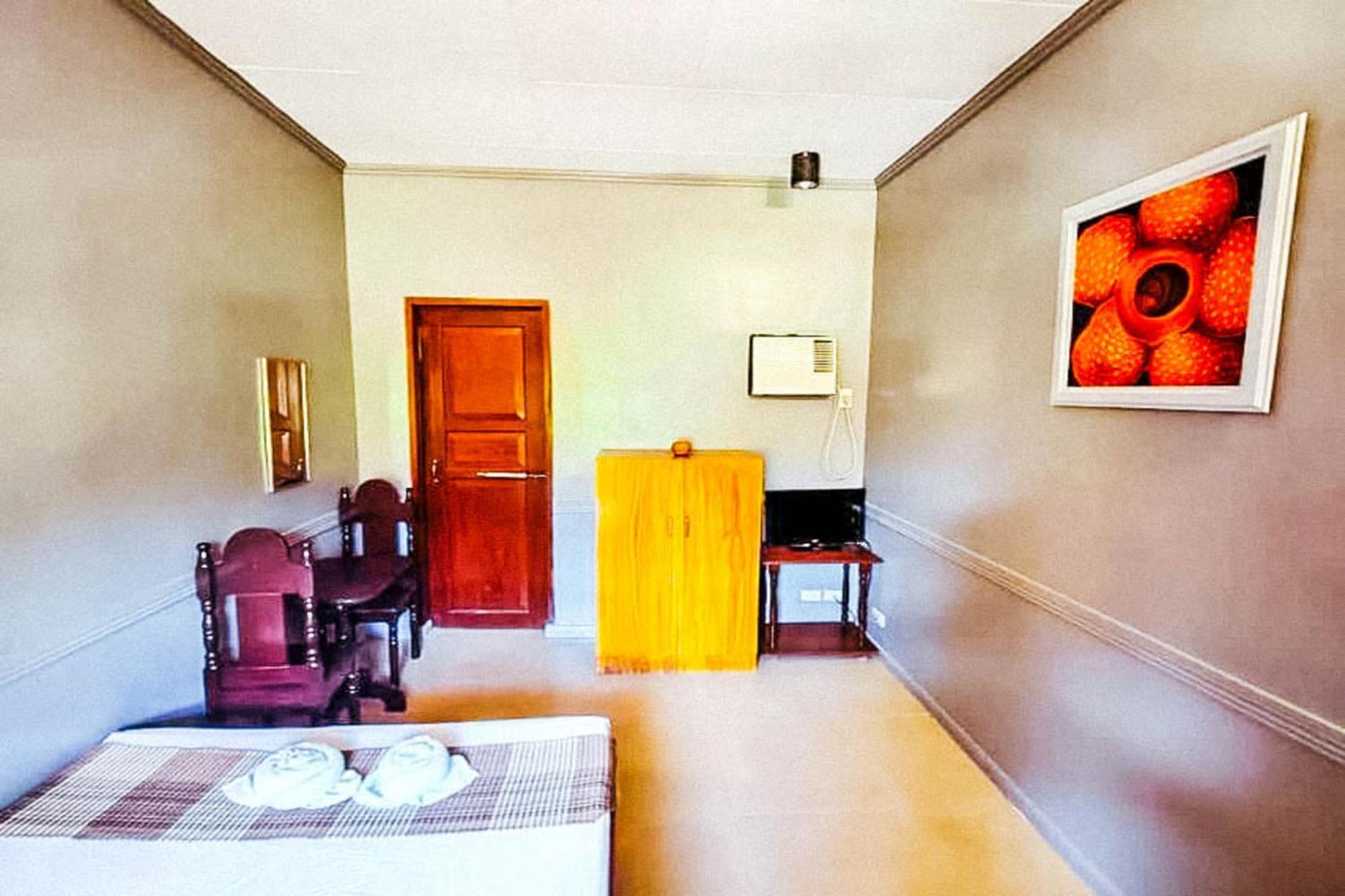 Mbg Travellers Inn Powered By Cocotel Puerto Princesa Room photo