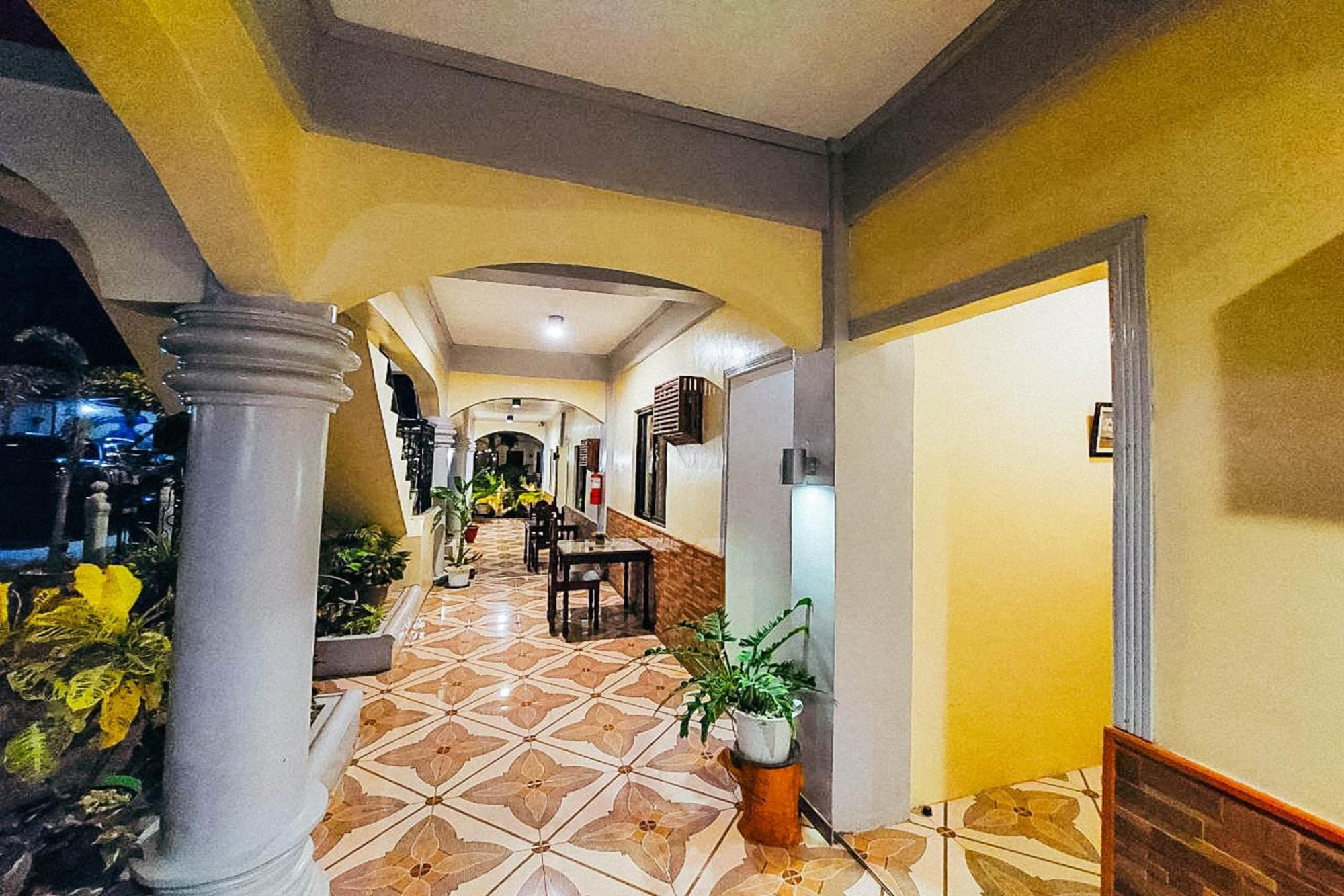 Mbg Travellers Inn Powered By Cocotel Puerto Princesa Exterior photo